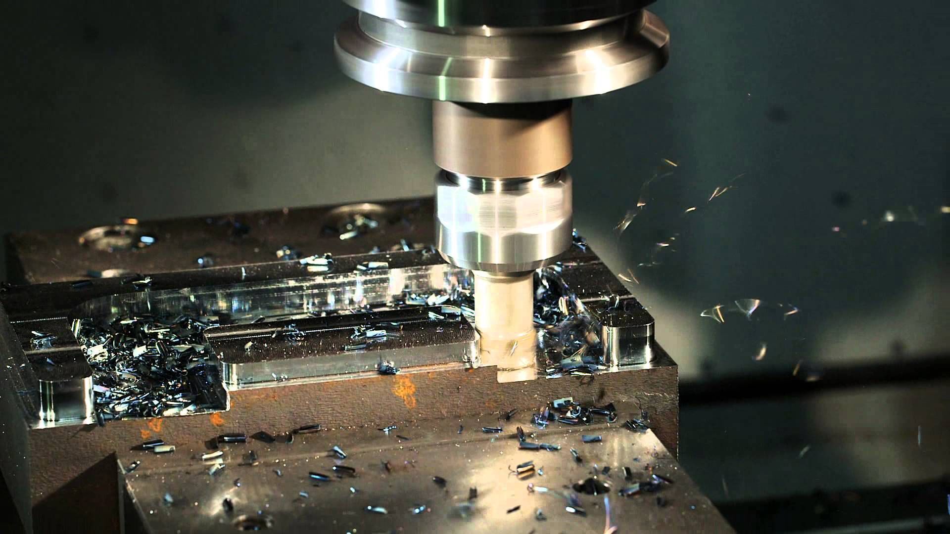 تفاوت دستگاه فرز CNC و دستی